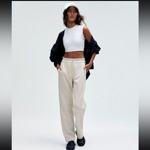 Lululemon women’s softstreme high-rise pant. Tall.